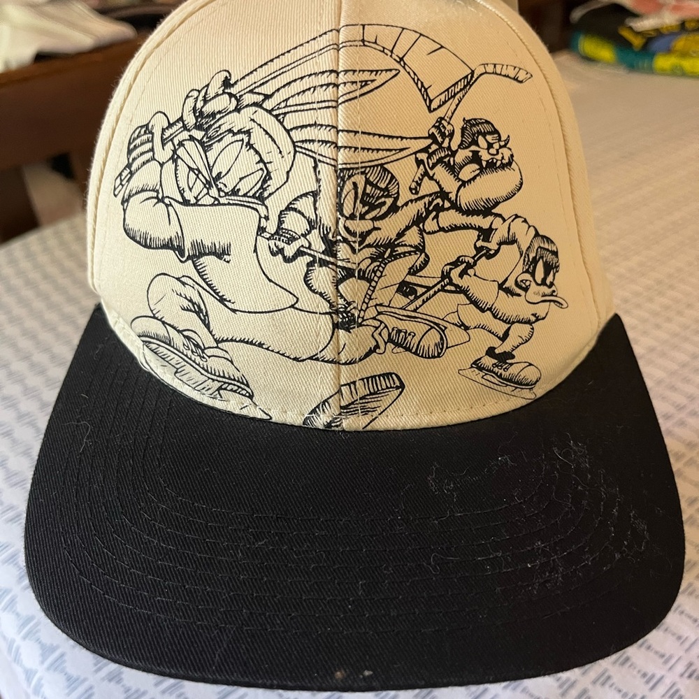 Vintage 1997 LOONEY TUNES HAT